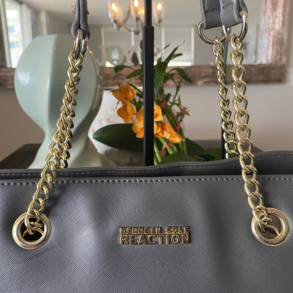 Kenneth Cole Reaction Tote (Gray) w/Gold Hardware. - Picture 2 of 12